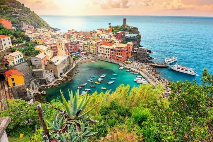 Cinque Terre Vs. Amalfi Coast: a comparison